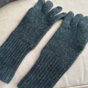 Marc Jacobs grey cashmere gloves gray preloved - need some TLC!